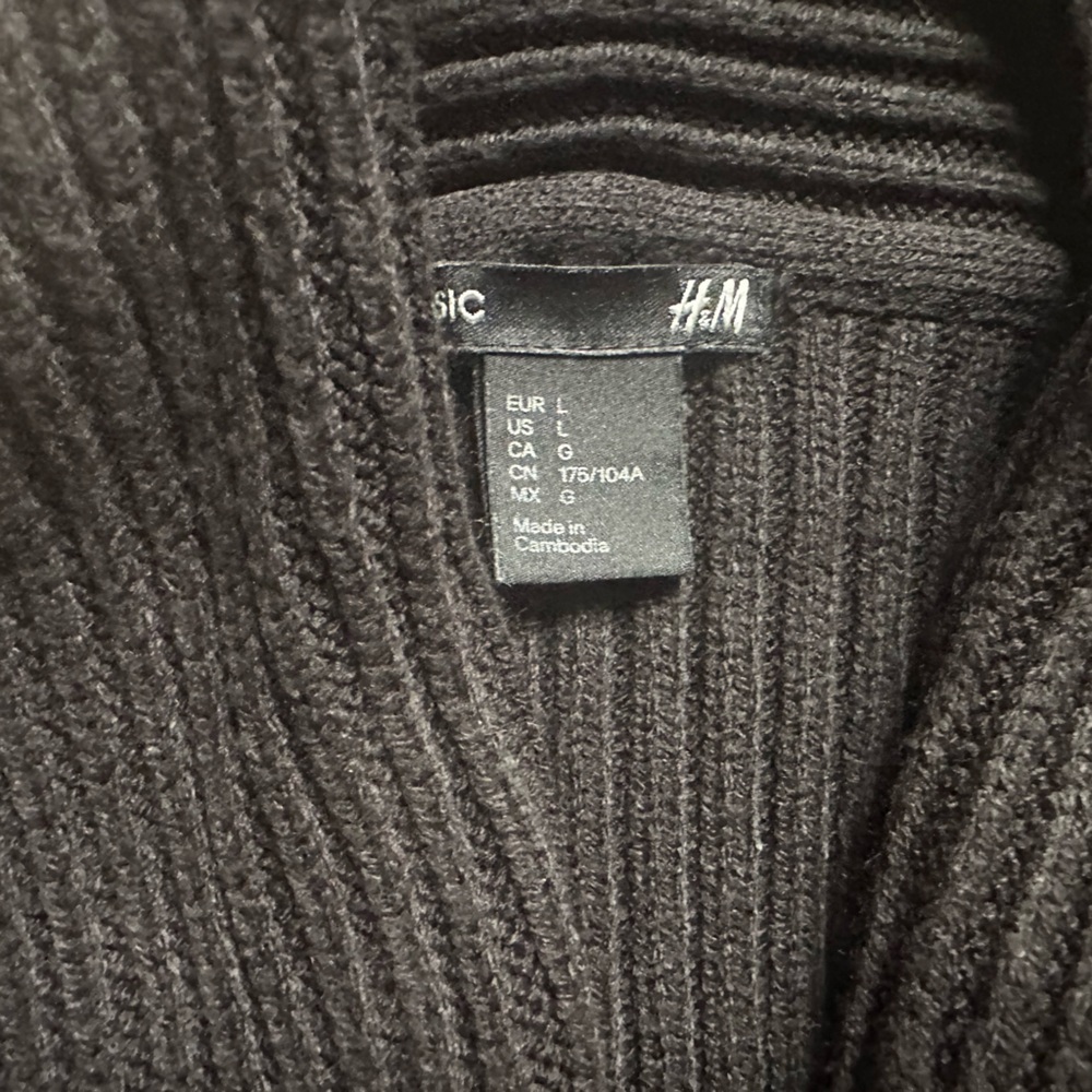 H&M black cardigan. - Picture 2 of 3